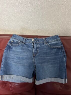 Time and Tru Classic Medium Blue Rolled-Hem Denim Shorts